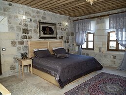 Elika Cave Suites & Spa