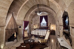 Elika Cave Suites & Spa