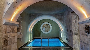 Elika Cave Suites & Spa