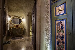 Elika Cave Suites & Spa