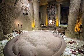 Elika Cave Suites & Spa