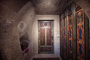 Elika Cave Suites & Spa