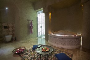 Elika Cave Suites & Spa