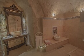 Elika Cave Suites & Spa