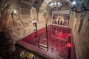 Elika Cave Suites & Spa