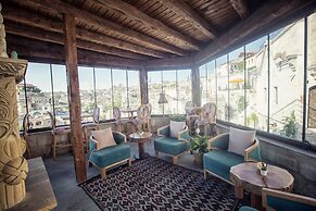 Elika Cave Suites & Spa