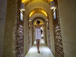 Elika Cave Suites & Spa