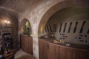 Elika Cave Suites & Spa