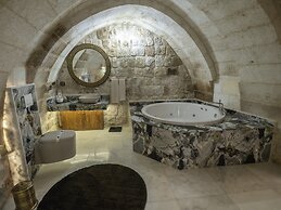 Elika Cave Suites & Spa