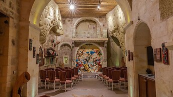 Elika Cave Suites & Spa