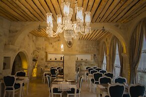 Elika Cave Suites & Spa