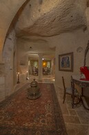 Elika Cave Suites & Spa