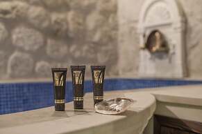 Elika Cave Suites & Spa