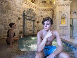 Elika Cave Suites & Spa