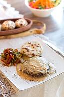 Elika Cave Suites & Spa