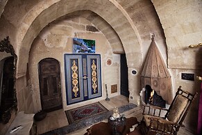 Elika Cave Suites & Spa