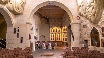 Elika Cave Suites & Spa