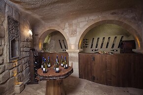 Elika Cave Suites & Spa