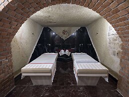 Elika Cave Suites & Spa