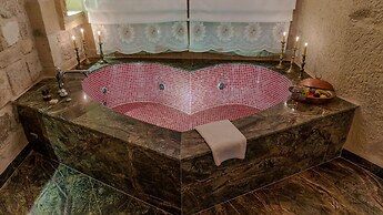 Elika Cave Suites & Spa