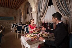 Elika Cave Suites & Spa