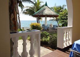 Squares Cafe and Apartments