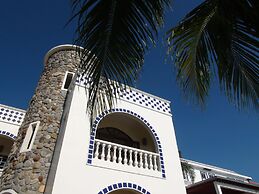 Squares Cafe and Apartments