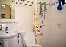 Squares Cafe and Apartments