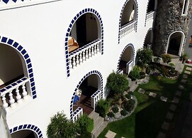 Squares Cafe and Apartments