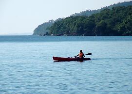 Squares Cafe and Apartments