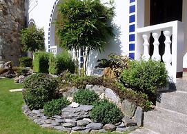 Squares Cafe and Apartments