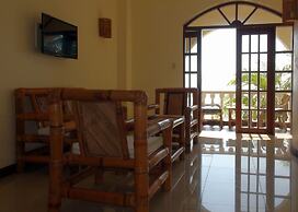 Squares Cafe and Apartments