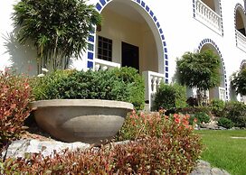 Squares Cafe and Apartments