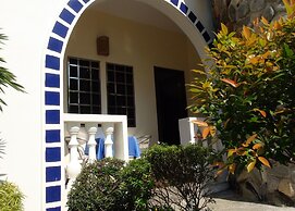 Squares Cafe and Apartments