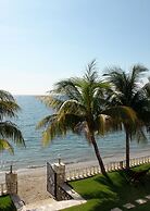 Squares Cafe and Apartments