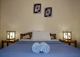 Squares Cafe and Apartments