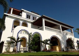 Squares Cafe and Apartments