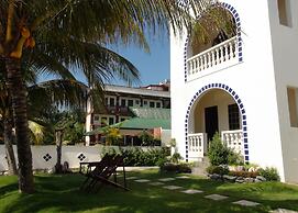 Squares Cafe and Apartments