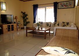 Squares Cafe and Apartments