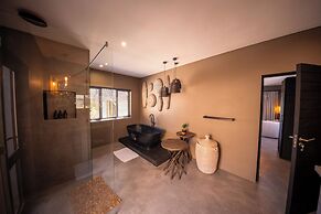 Mhondoro Safari Lodge & Villa