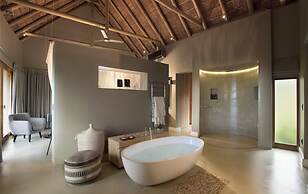 Mhondoro Safari Lodge & Villa