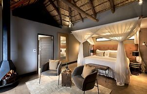 Mhondoro Safari Lodge & Villa
