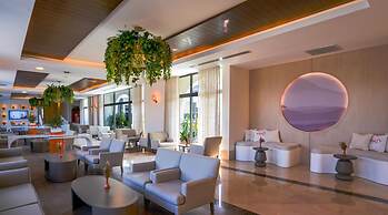 Side Aluna Hotel