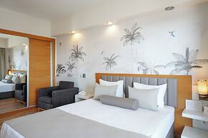 Side Aluna Hotel
