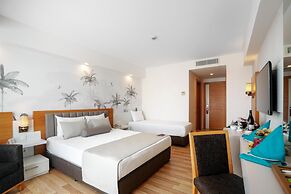 Side Aluna Hotel