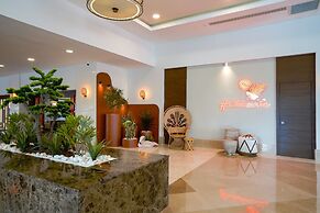Side Aluna Hotel