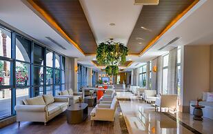 Side Aluna Hotel