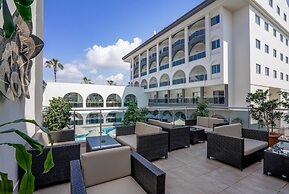 Side Aluna Hotel