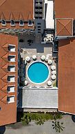 Side Aluna Hotel
