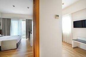 Side Aluna Hotel